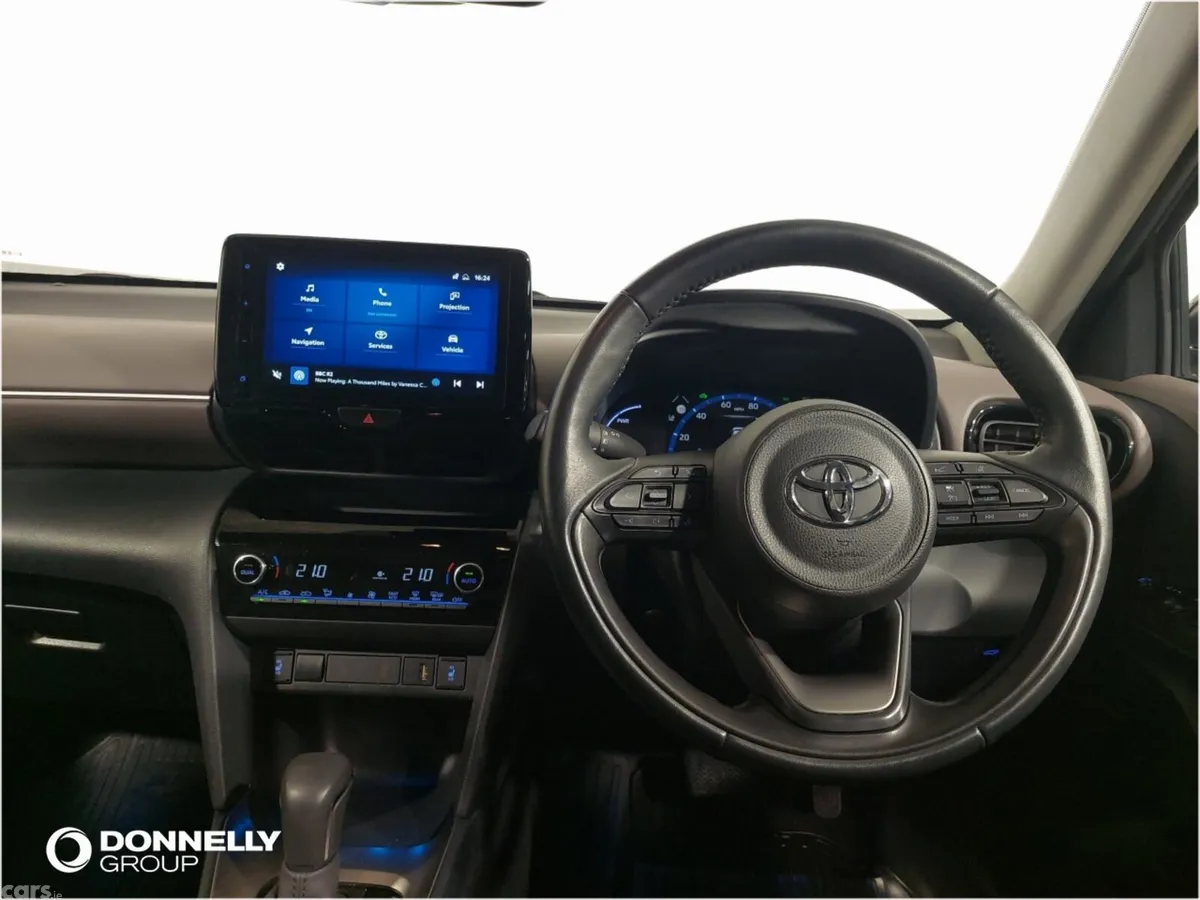 Toyota Yaris Cross Estate, Petrol Hybrid, 2023, White