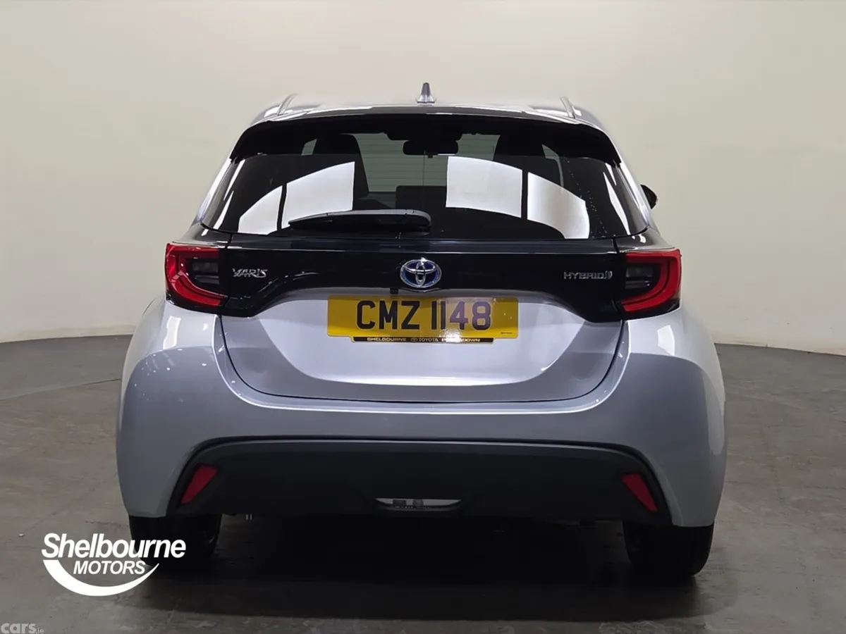 Toyota Yaris Hatchback, Petrol Hybrid, 2023, Silver