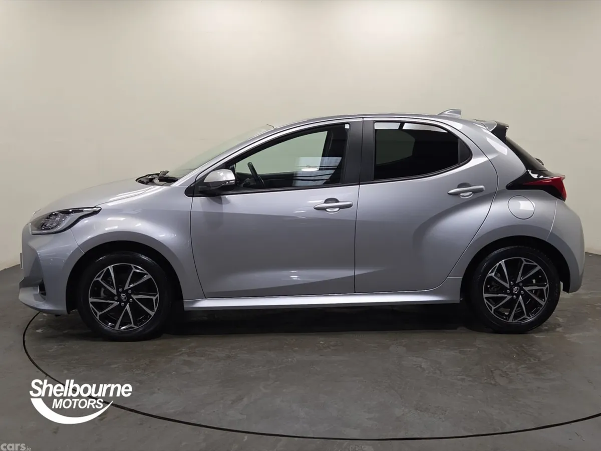 Toyota Yaris Hatchback, Petrol Hybrid, 2023, Silver