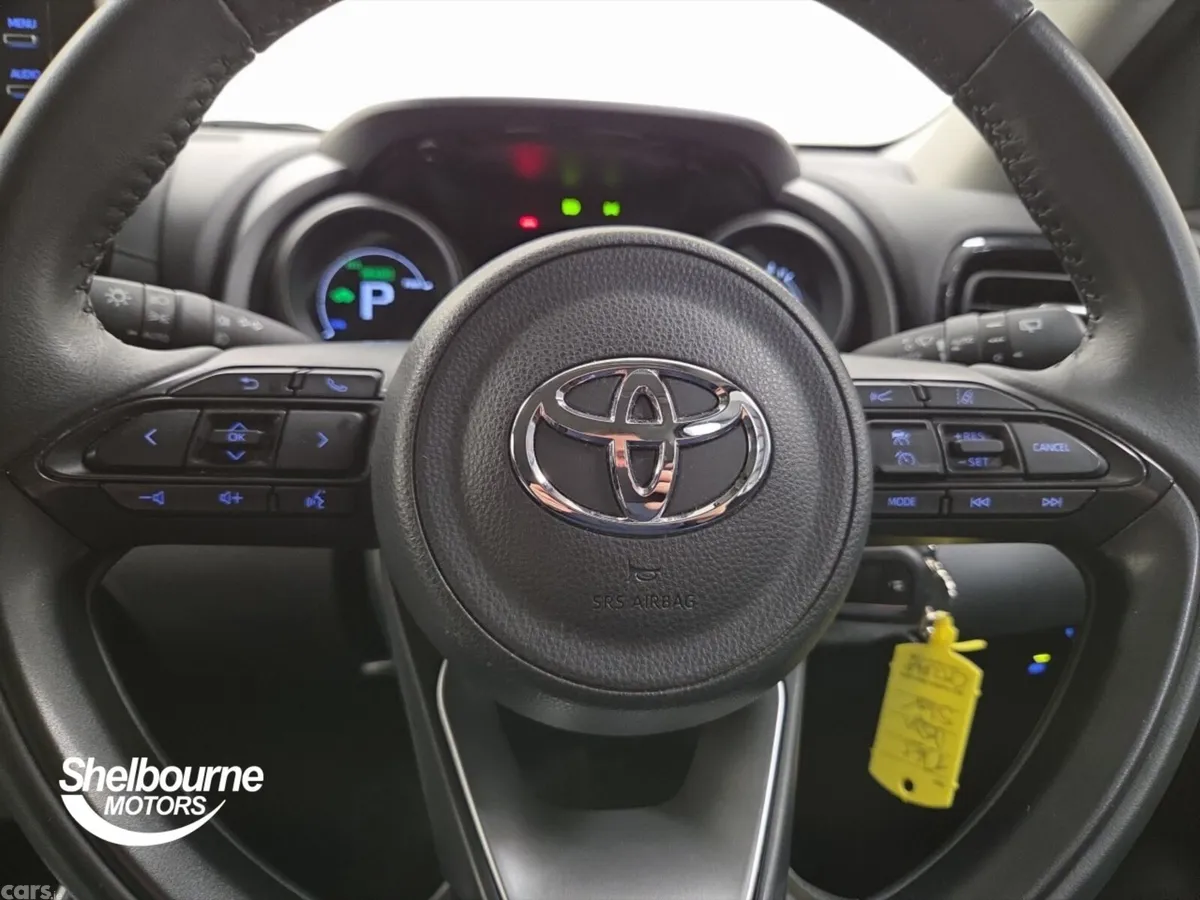 Toyota Yaris Hatchback, Petrol Hybrid, 2023, Silver
