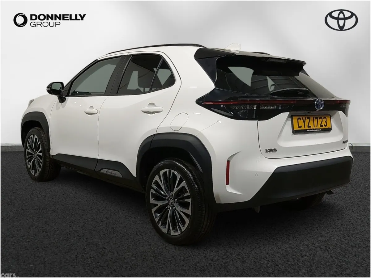 Toyota Yaris Cross Estate, Petrol Hybrid, 2023, White