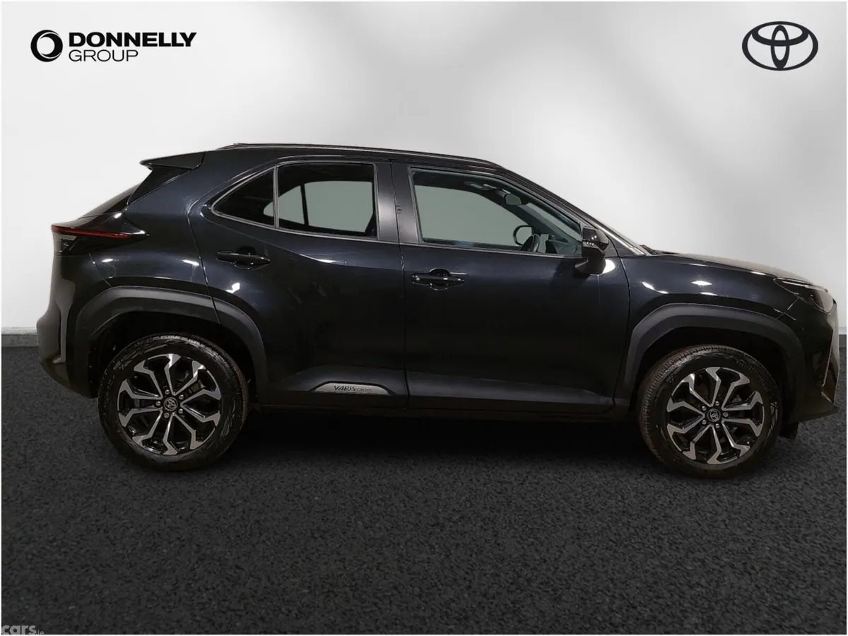 Toyota Yaris Cross Estate, Petrol Hybrid, 2024, Black