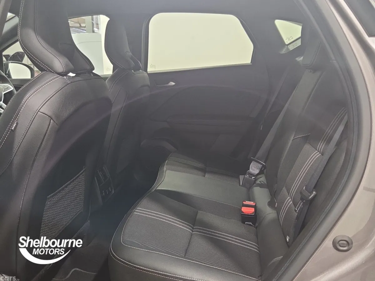 Renault Captur Hatchback, Petrol Hybrid, 2023, Grey