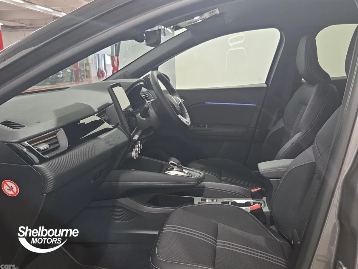 Renault Captur Hatchback, Petrol Hybrid, 2023, Grey