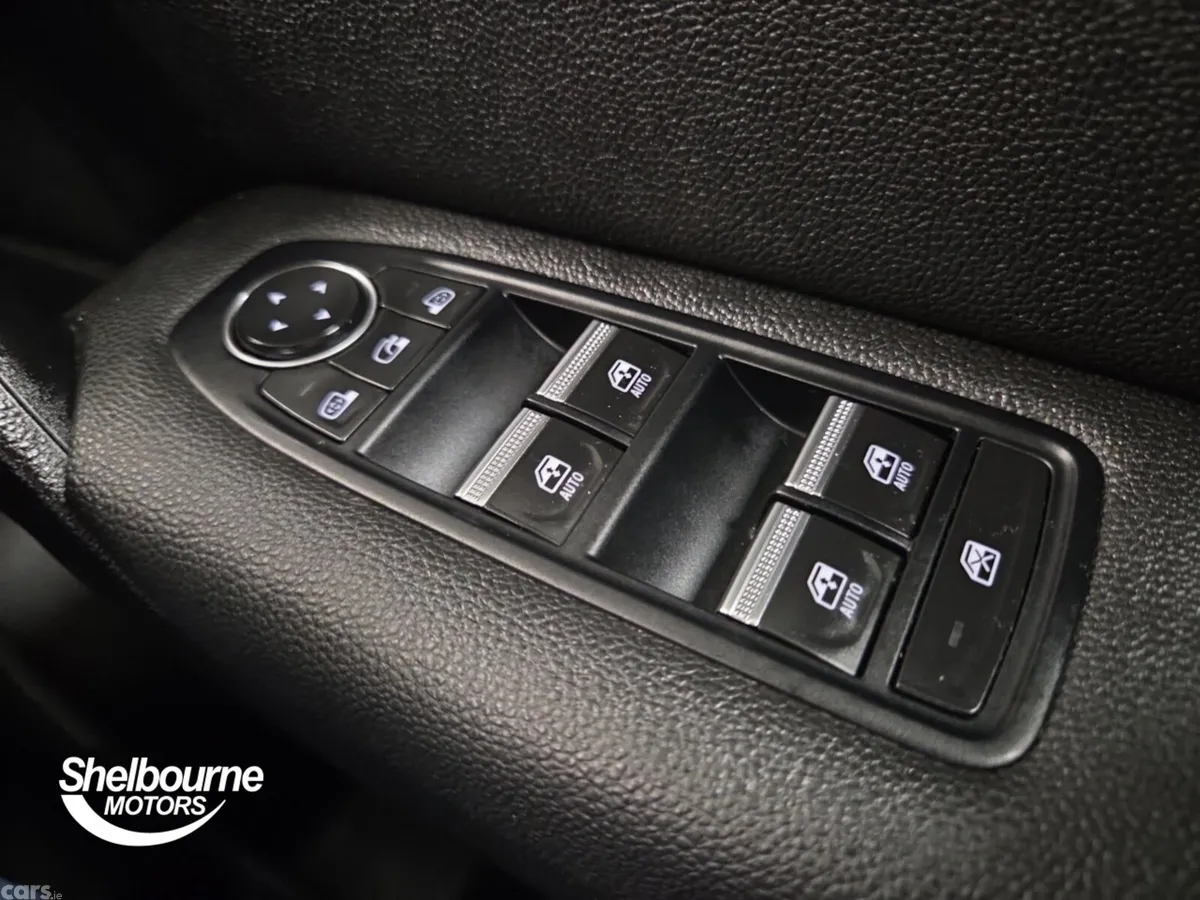 Renault Captur Hatchback, Petrol Hybrid, 2023, Blue
