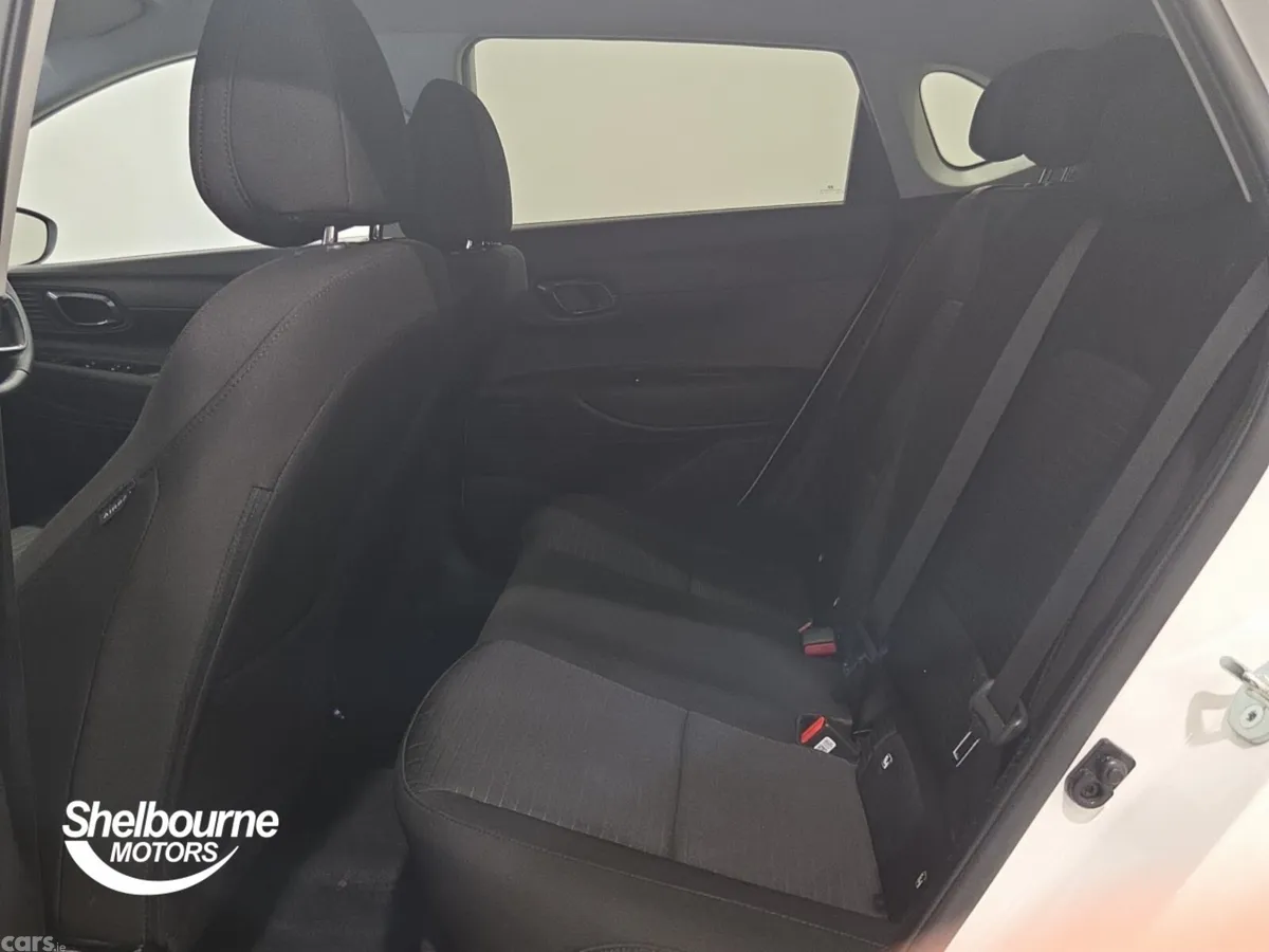 Hyundai i20 Hatchback, Petrol, 2023, White