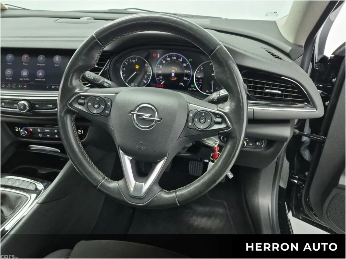 Opel Insignia Hatchback, Diesel, 2022, Black