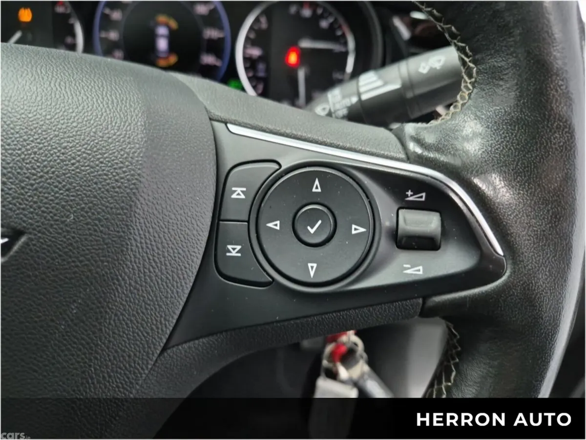 Opel Insignia Hatchback, Diesel, 2022, Black