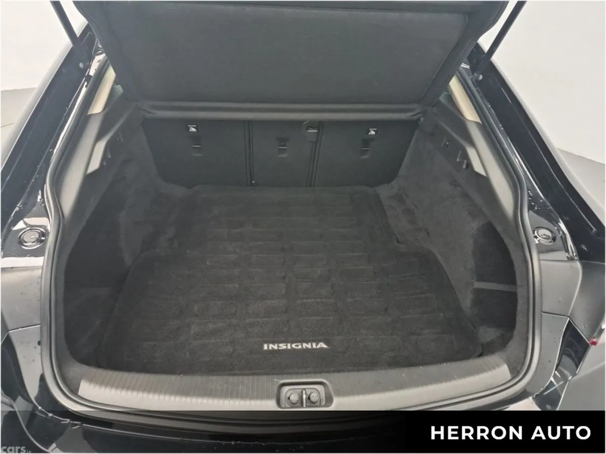 Opel Insignia Hatchback, Diesel, 2022, Black