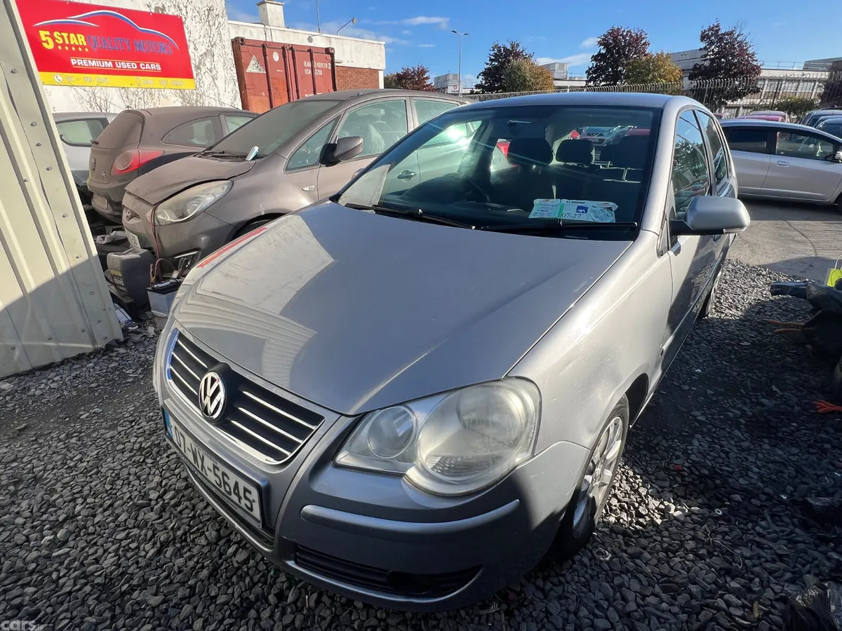 Volkswagen Polo Hatchback, Petrol, 2007, Silver