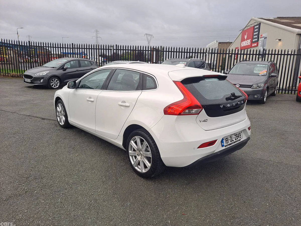 Volvo V40 Hatchback, Petrol, 2018, White