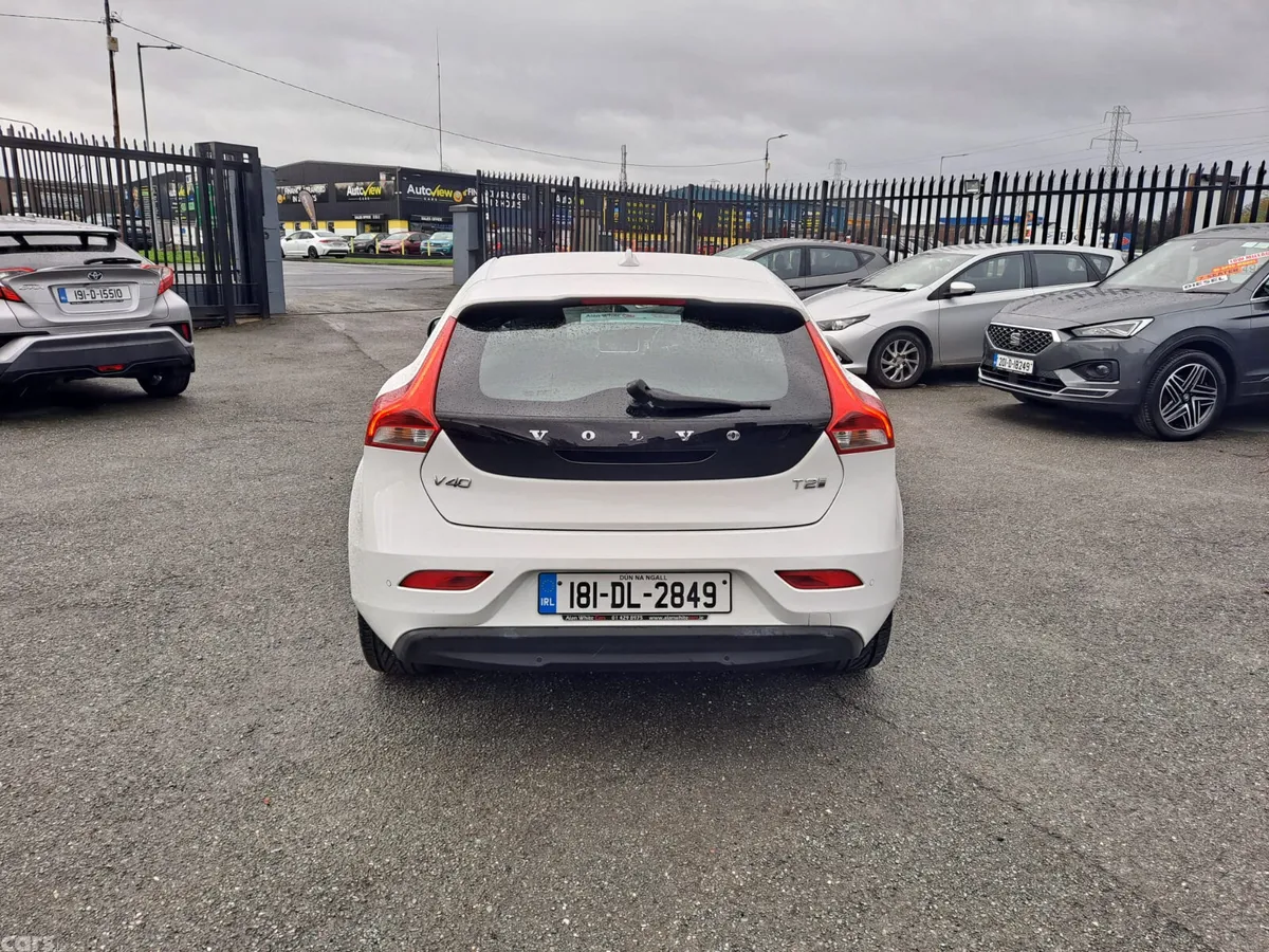 Volvo V40 Hatchback, Petrol, 2018, White