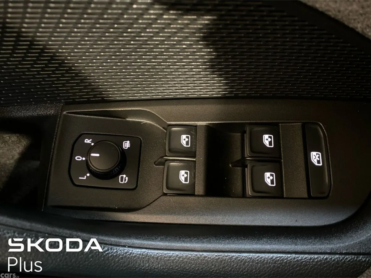 Skoda Octavia Saloon, Diesel, 2026, Blue