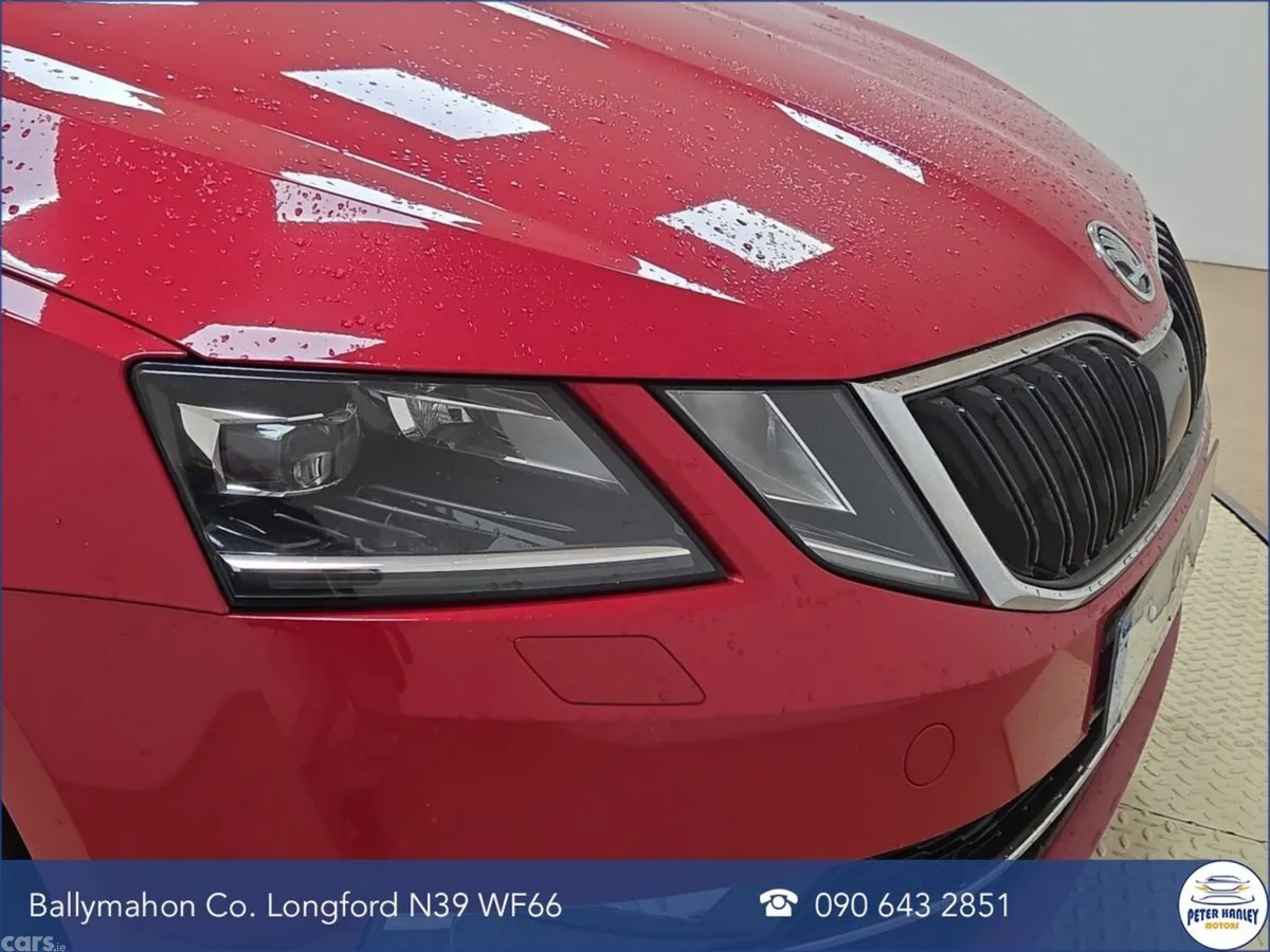 Skoda Octavia Hatchback, Petrol, 2018, Red