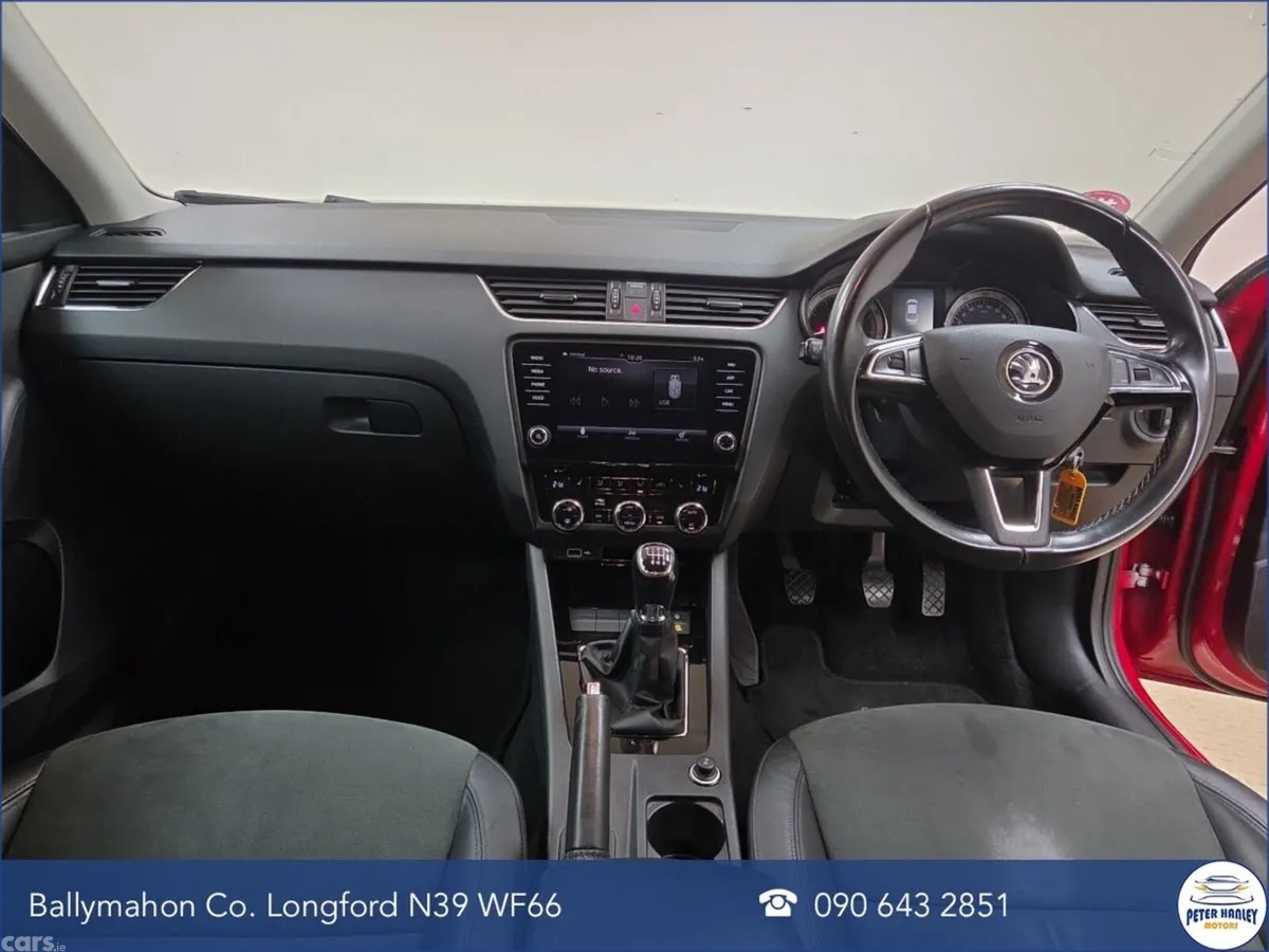 Skoda Octavia Hatchback, Petrol, 2018, Red