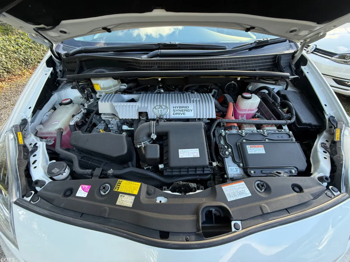 Toyota Prius Hatchback, Petrol Hybrid, 2015, White