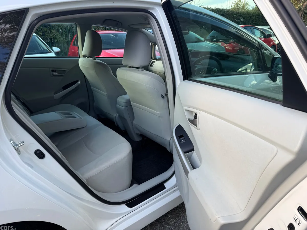 Toyota Prius Hatchback, Petrol Hybrid, 2015, White