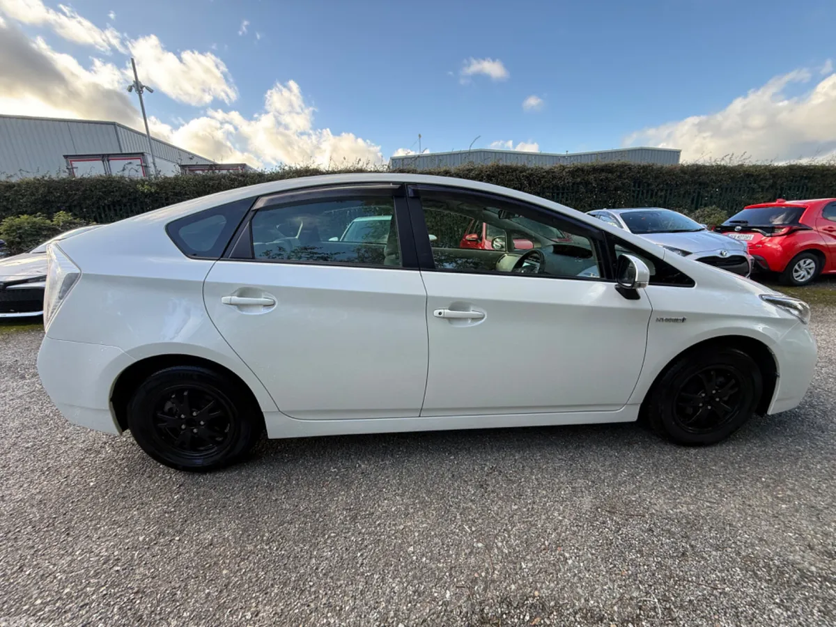 Toyota Prius Hatchback, Petrol Hybrid, 2015, White