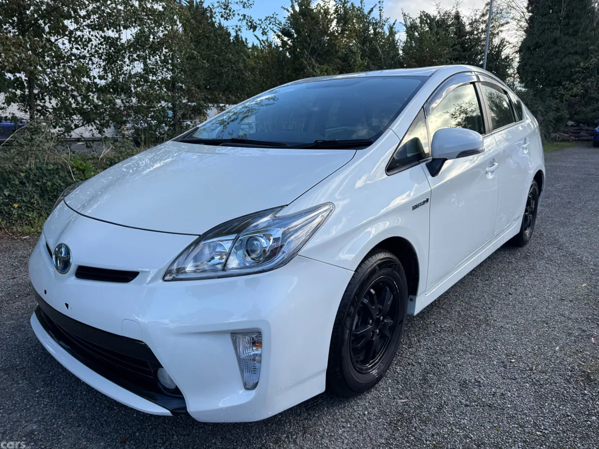 Toyota Prius Hatchback, Petrol Hybrid, 2015, White