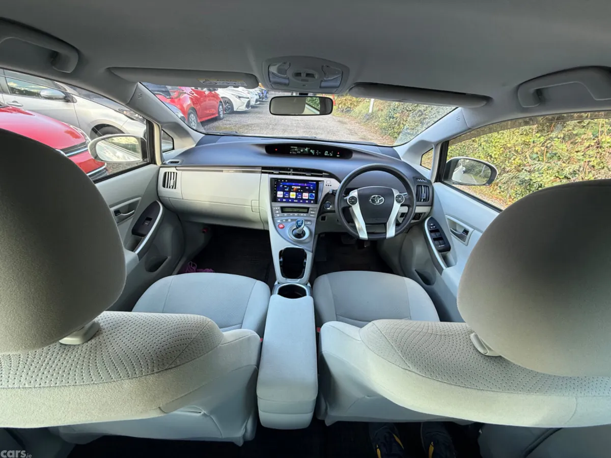 Toyota Prius Hatchback, Petrol Hybrid, 2015, White