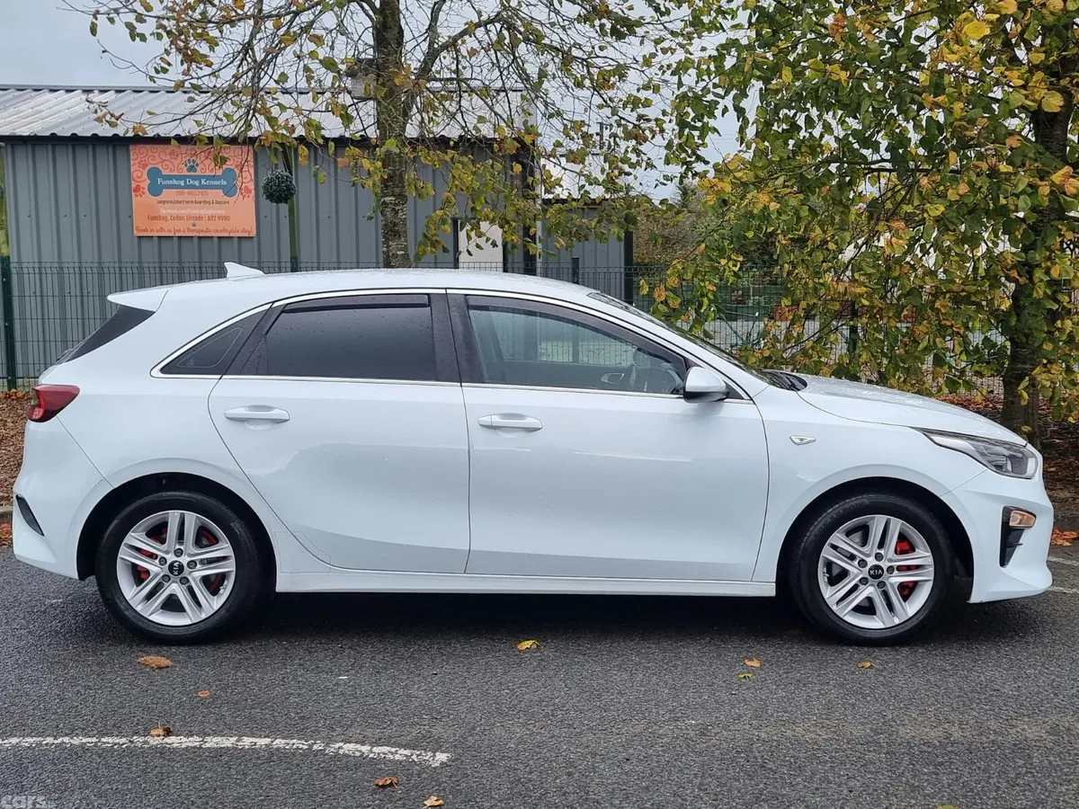 Kia Ceed Hatchback, Petrol, 2018, White
