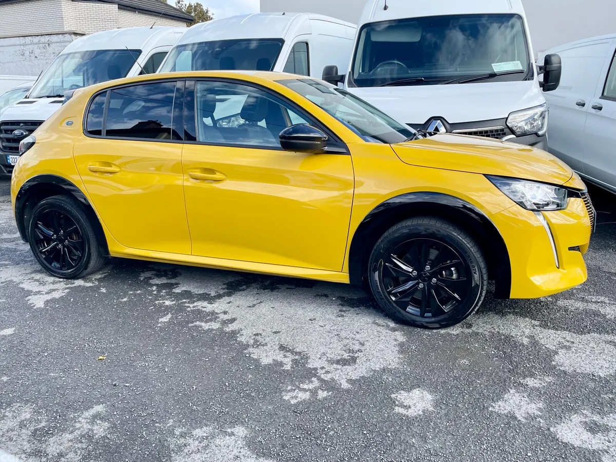 Peugeot 208 Hatchback, Electric, 2023, Yellow