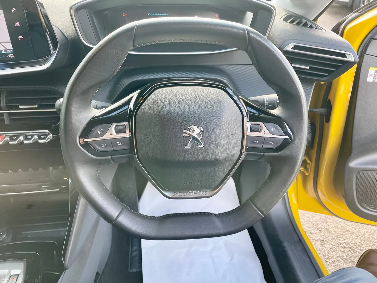 Peugeot 208 Hatchback, Electric, 2023, Yellow