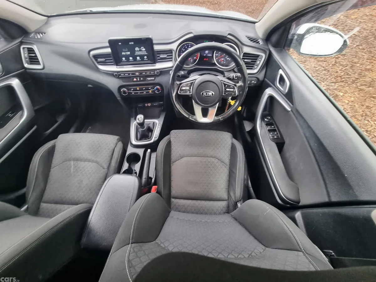 Kia Ceed Hatchback, Petrol, 2018, White