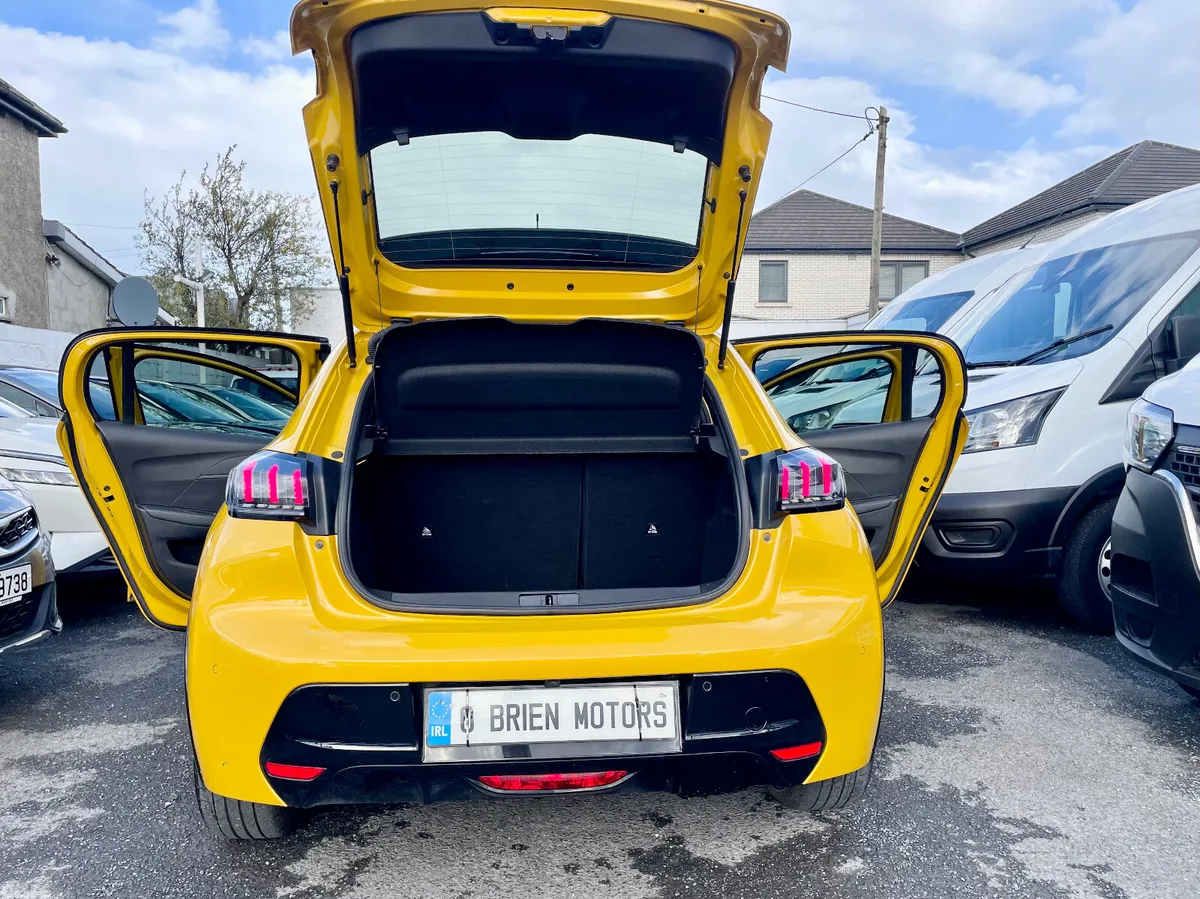 Peugeot 208 Hatchback, Electric, 2023, Yellow