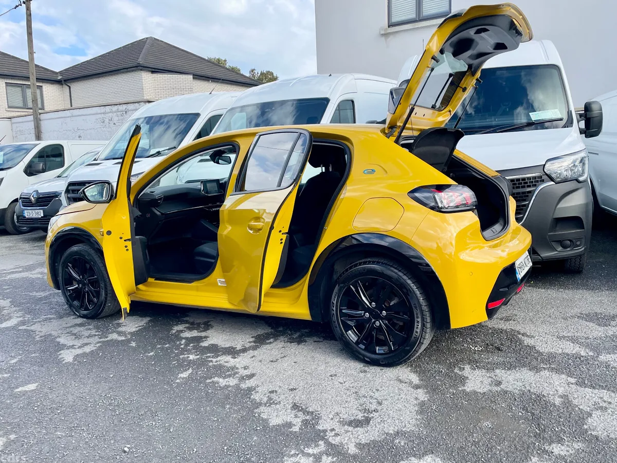 Peugeot 208 Hatchback, Electric, 2023, Yellow