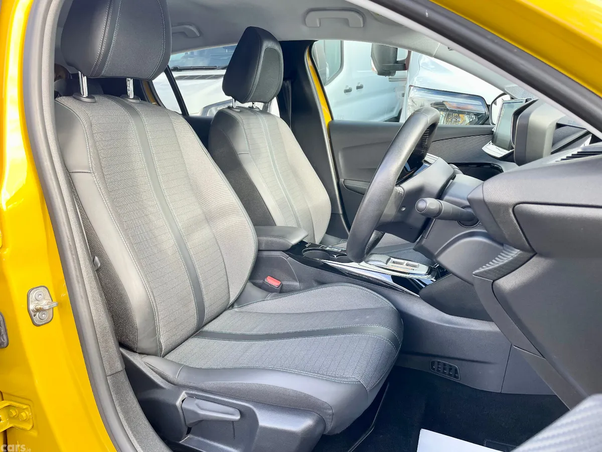 Peugeot 208 Hatchback, Electric, 2023, Yellow