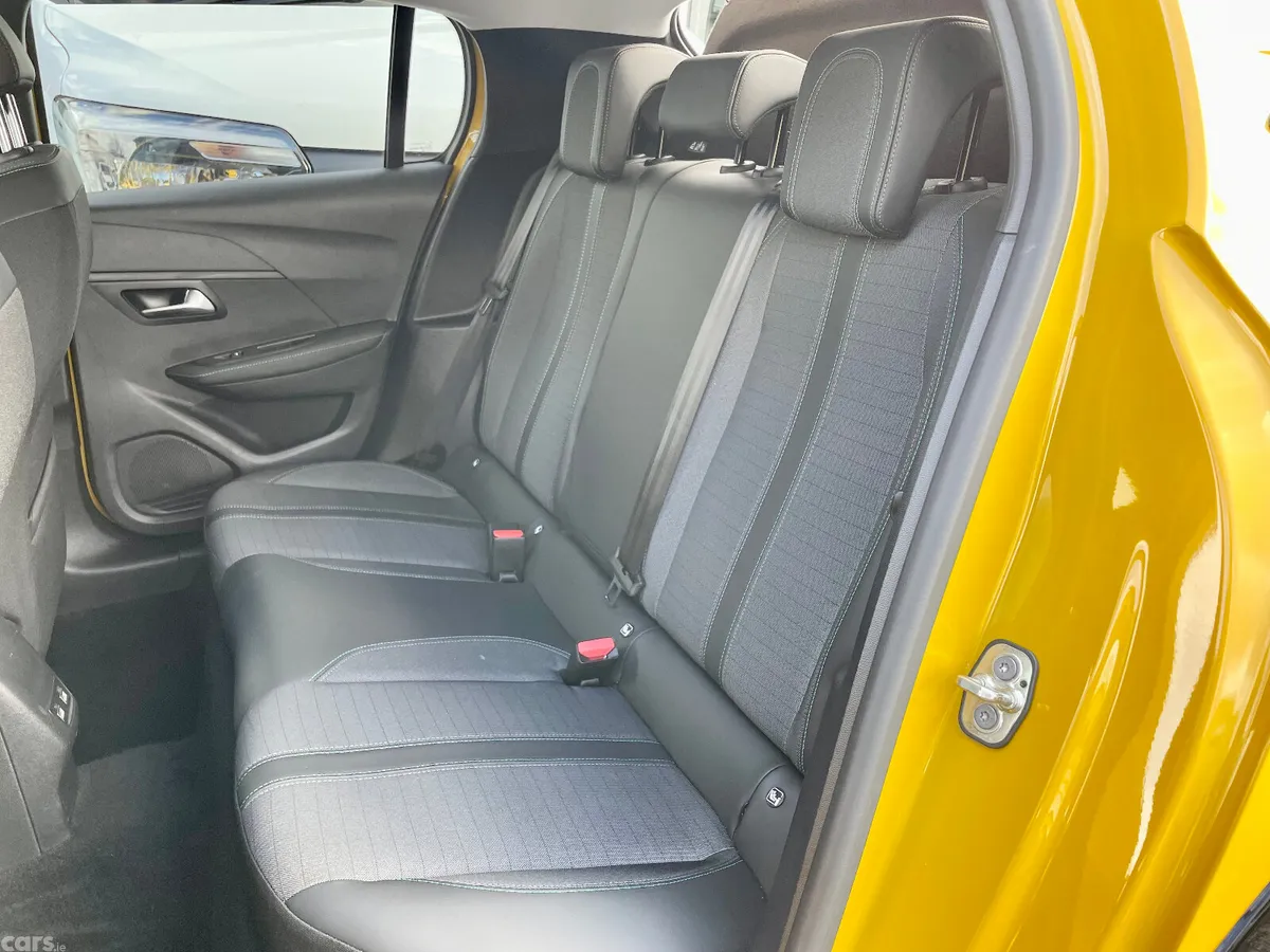 Peugeot 208 Hatchback, Electric, 2023, Yellow