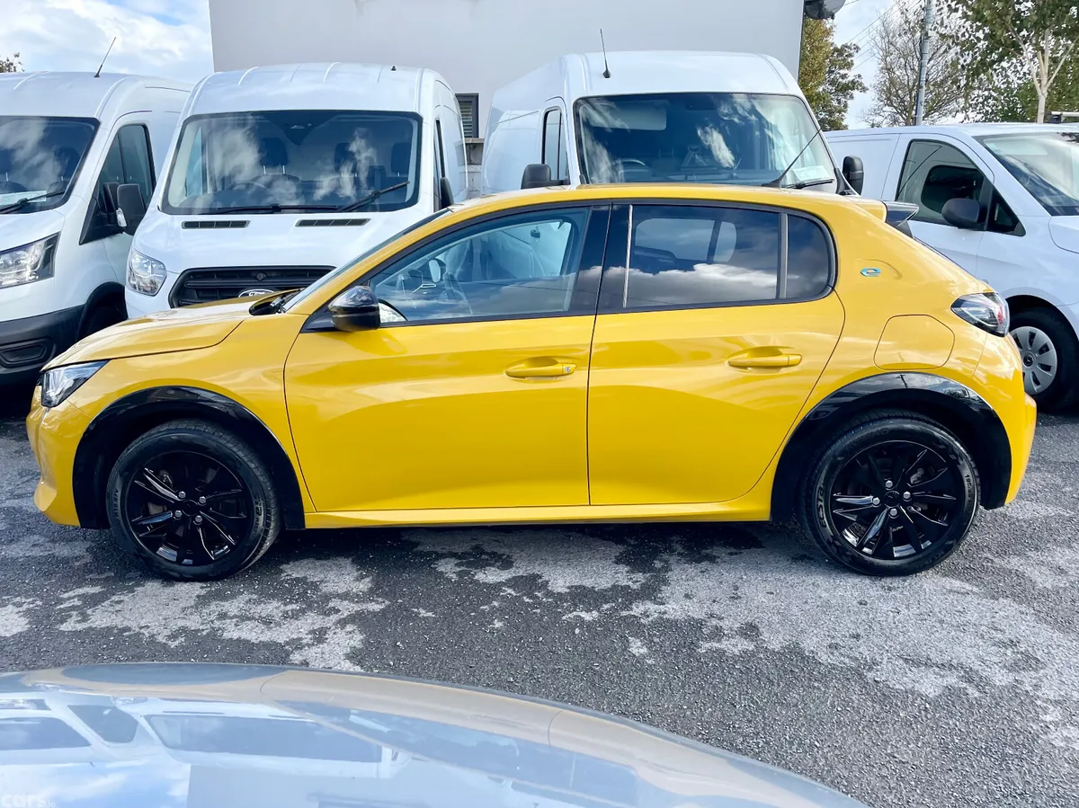 Peugeot 208 Hatchback, Electric, 2023, Yellow