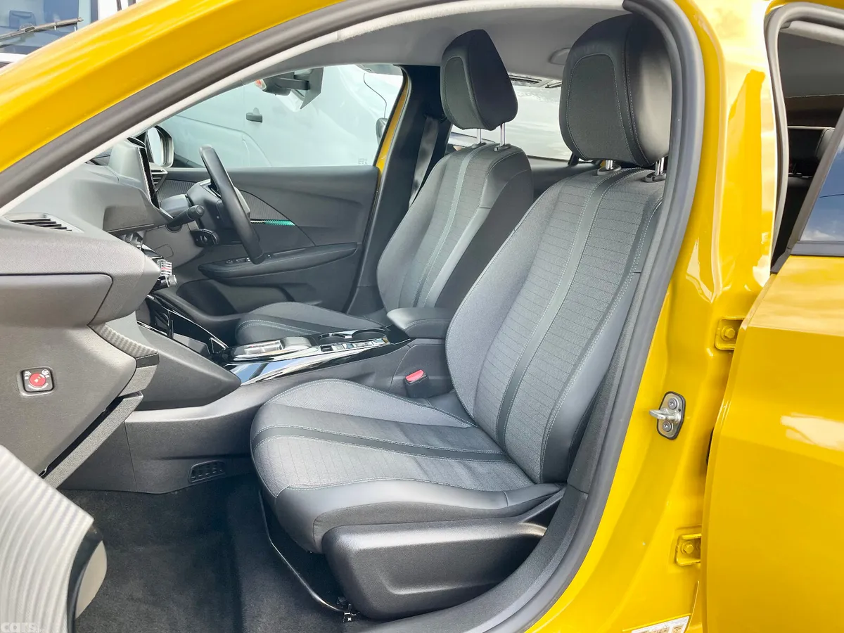 Peugeot 208 Hatchback, Electric, 2023, Yellow