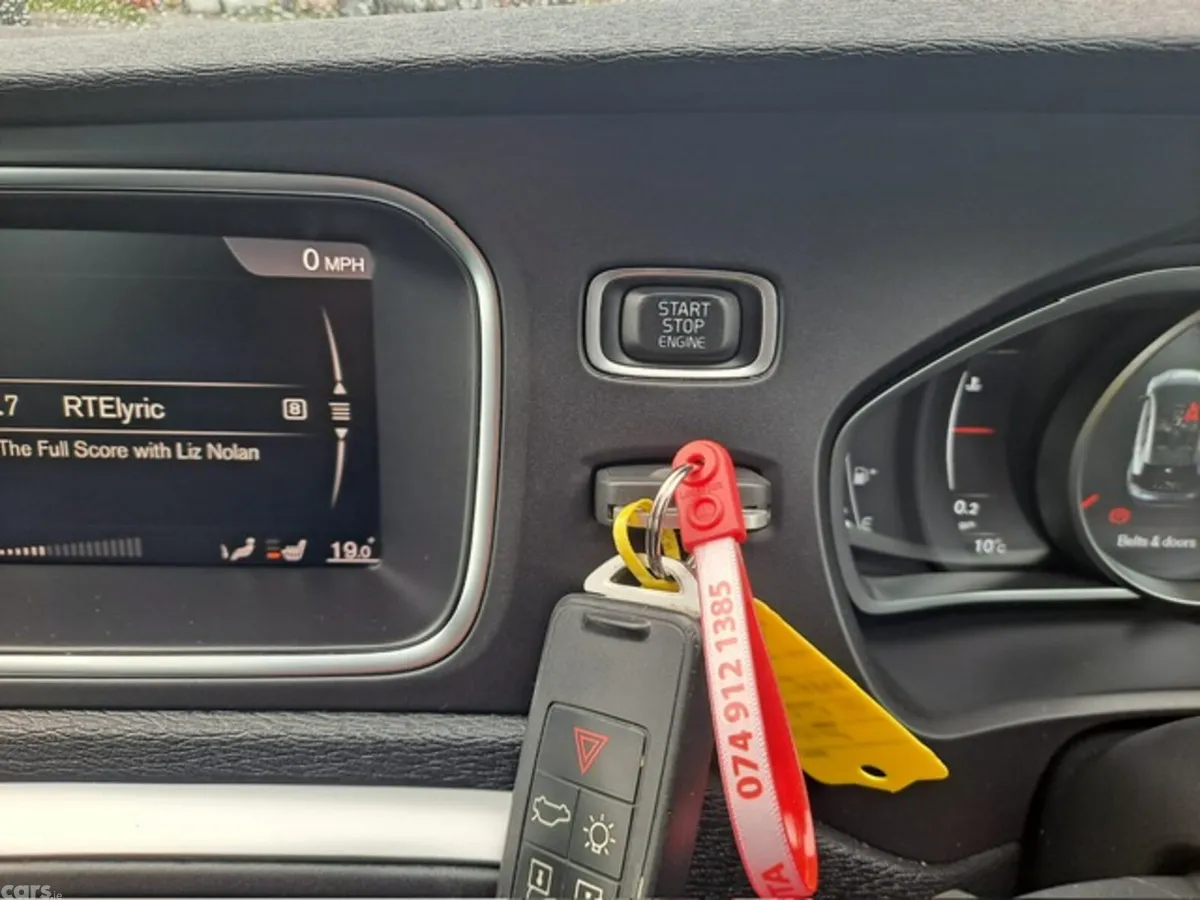 Volvo V40 Hatchback, Petrol, 2018, White