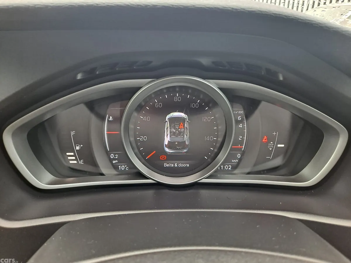 Volvo V40 Hatchback, Petrol, 2018, White