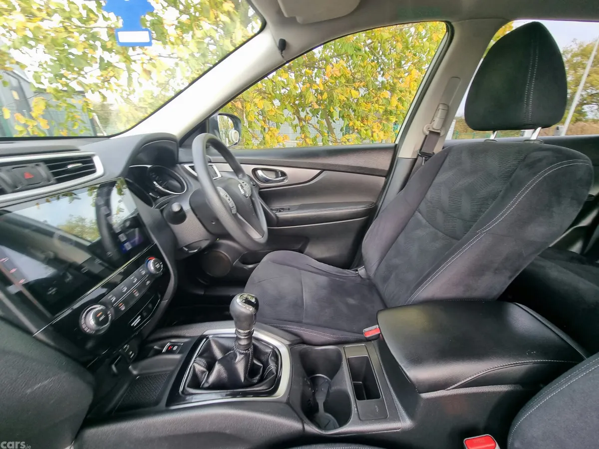 Nissan X-Trail SUV, Petrol, 2017, White