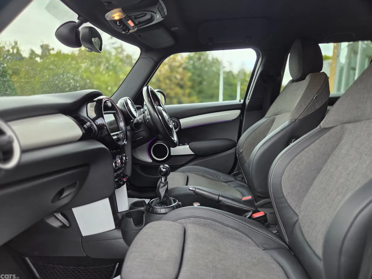 Mini Cooper Hatchback, Diesel, 2015, Black