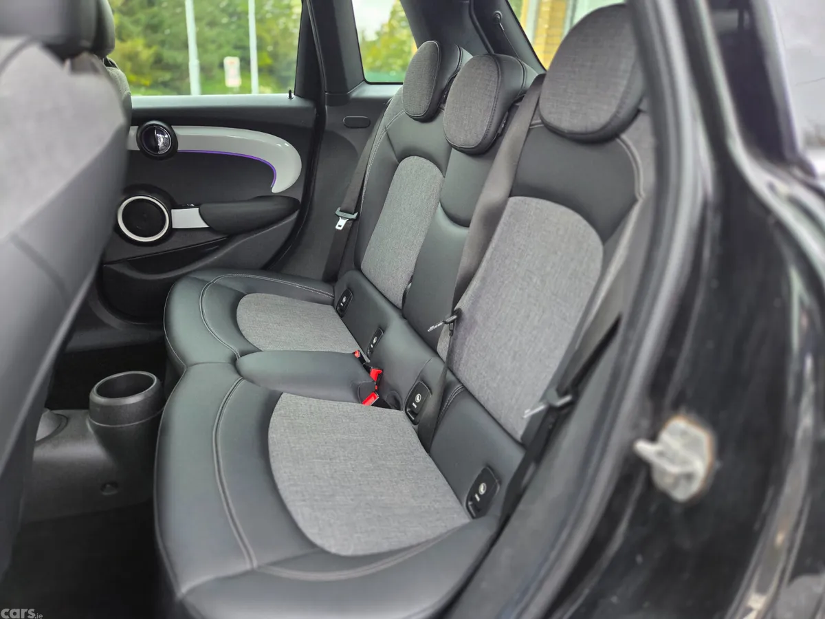 Mini Cooper Hatchback, Diesel, 2015, Black