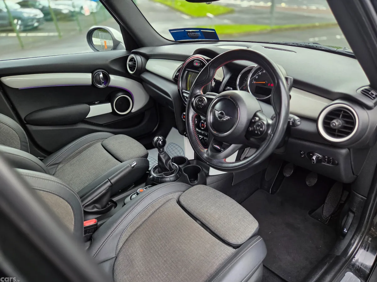 Mini Cooper Hatchback, Diesel, 2015, Black