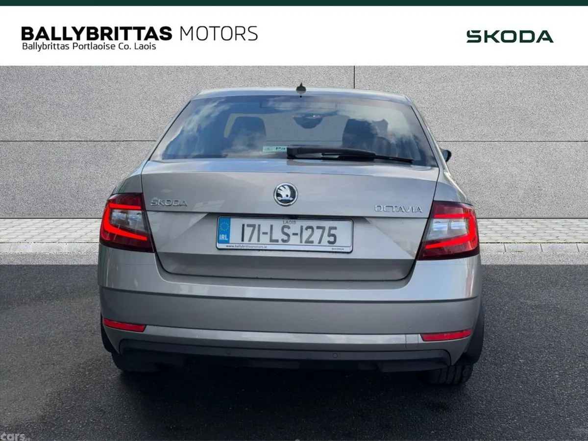 Skoda Octavia Saloon, Diesel, 2017, Beige