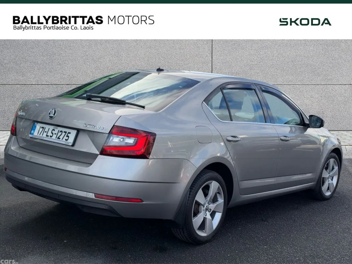 Skoda Octavia Saloon, Diesel, 2017, Beige
