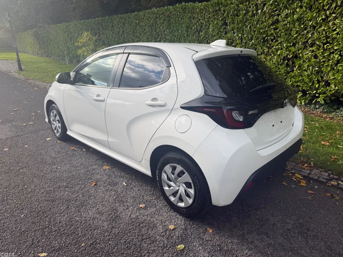 Toyota Yaris Hatchback, Petrol Hybrid, 2021, White