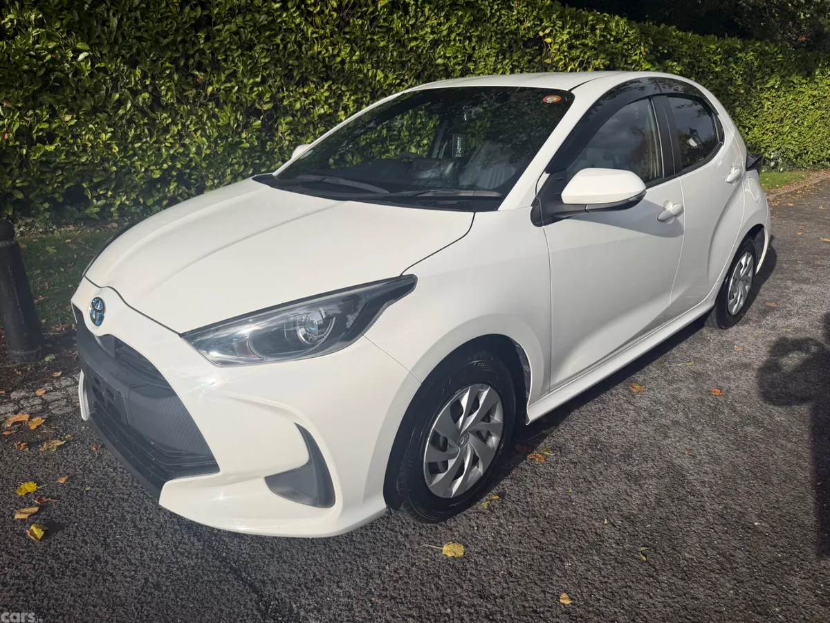 Toyota Yaris Hatchback, Petrol Hybrid, 2021, White