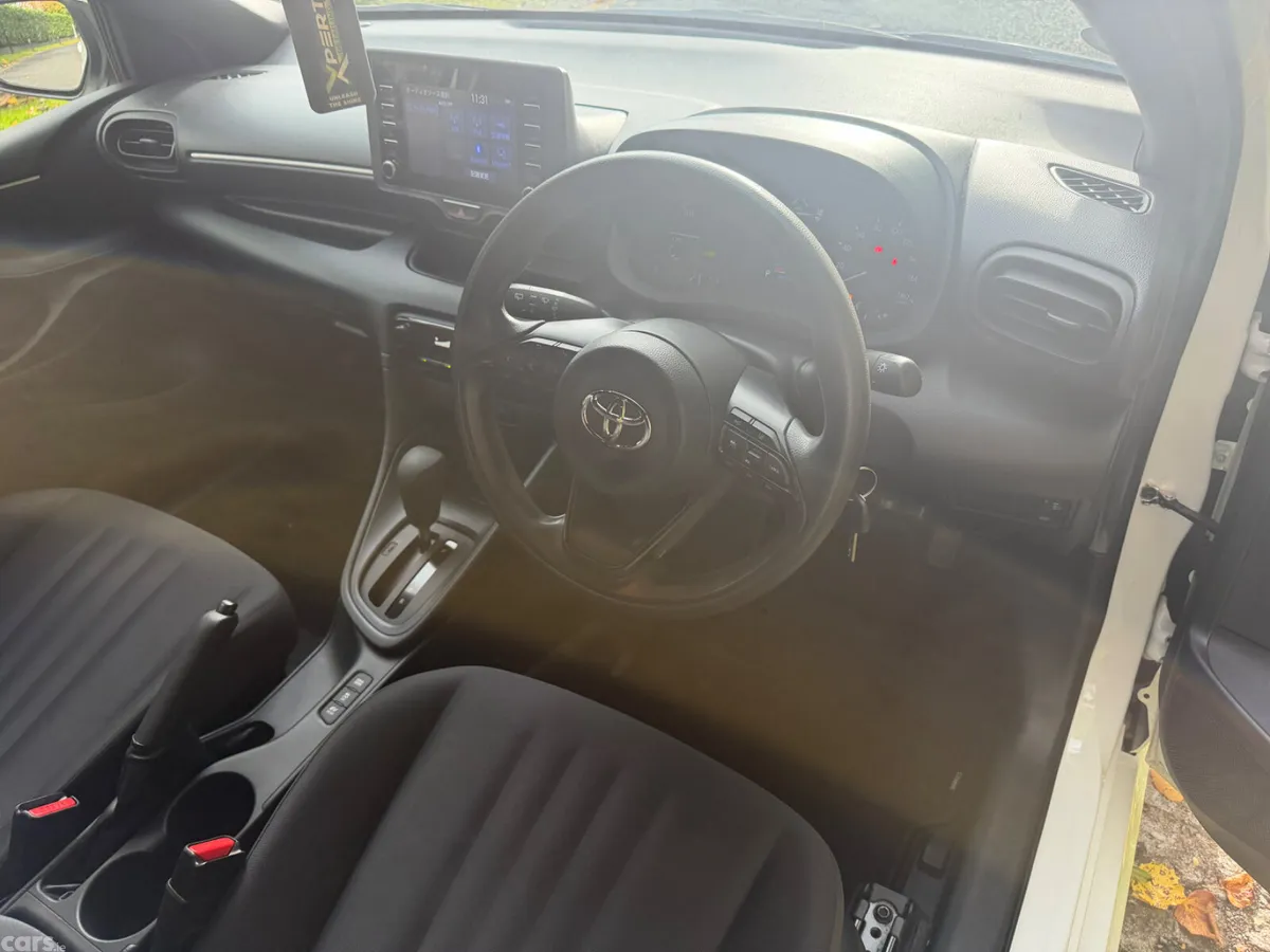 Toyota Yaris Hatchback, Petrol Hybrid, 2021, White