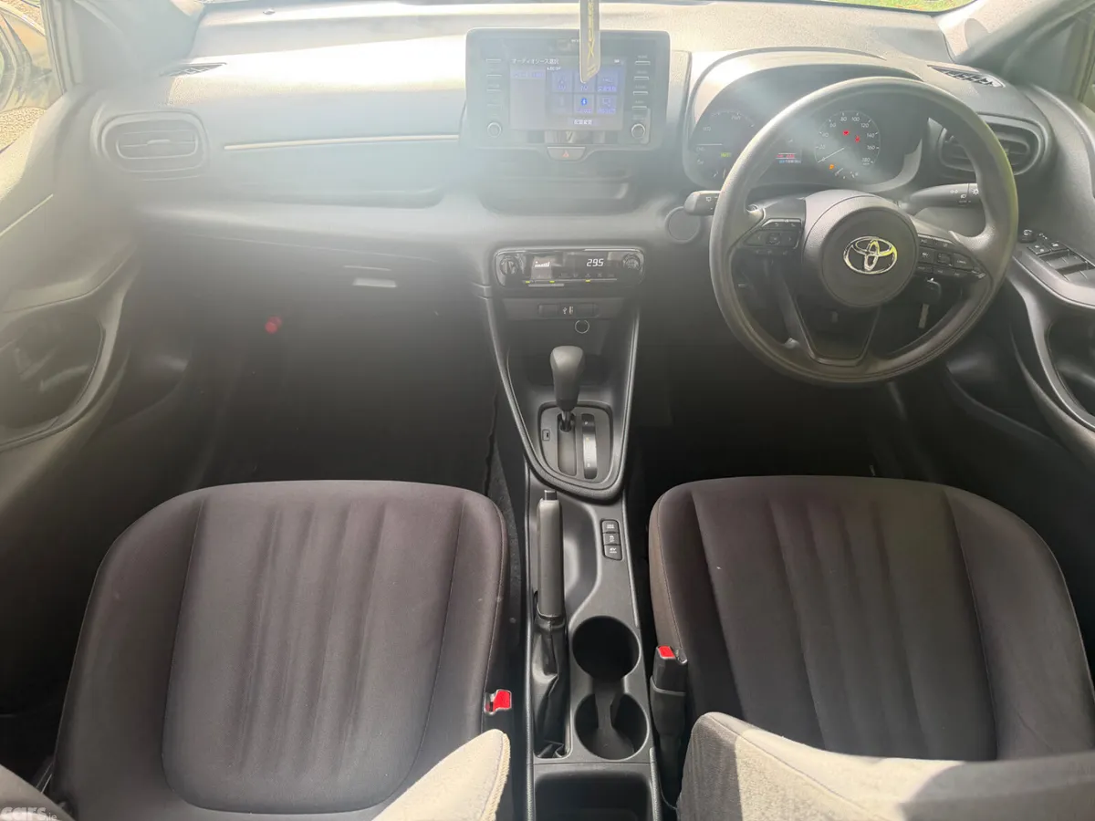 Toyota Yaris Hatchback, Petrol Hybrid, 2021, White