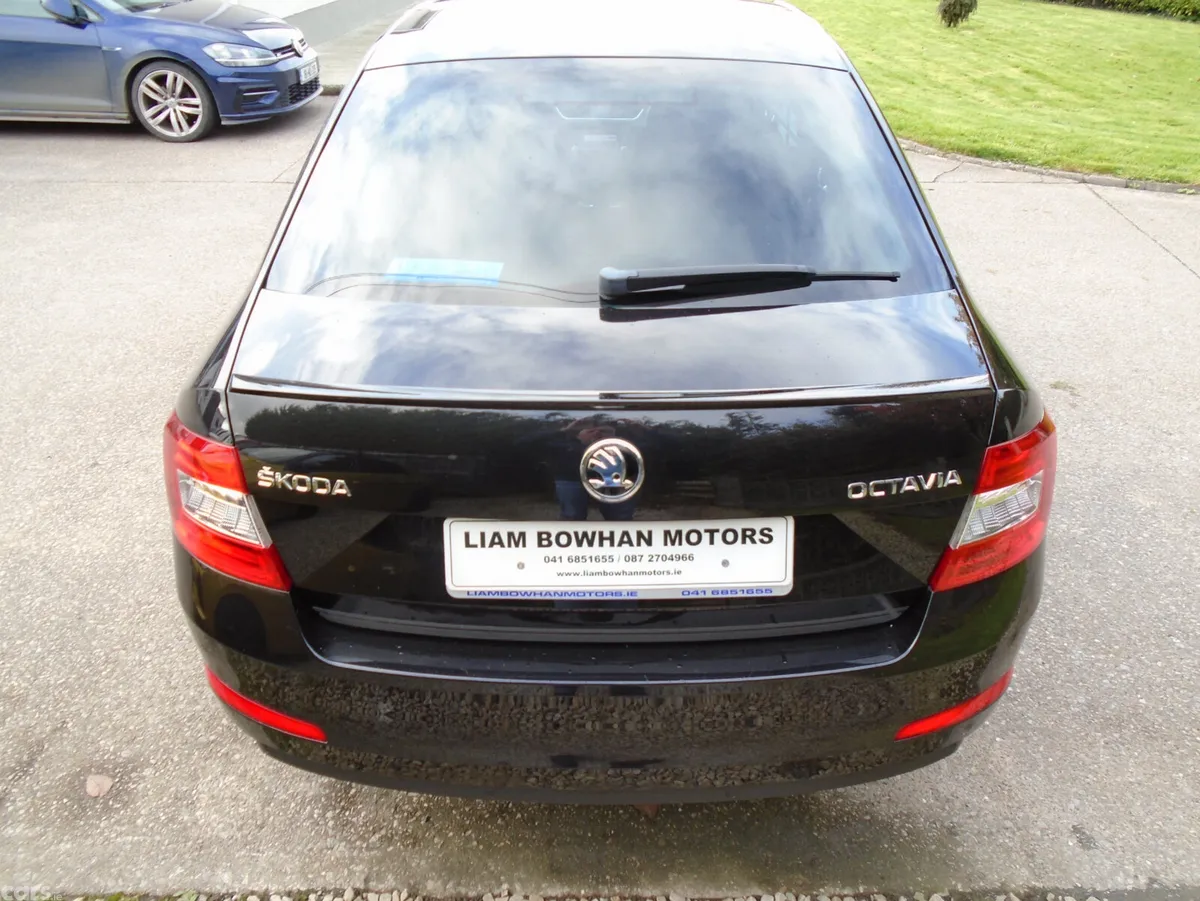 Skoda Octavia Saloon, Diesel, 2017, Black