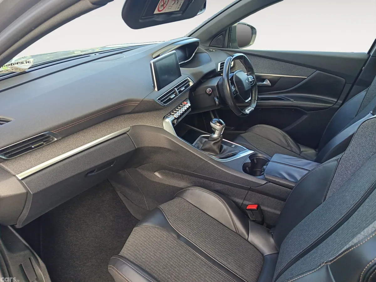 Peugeot 5008 MPV, Diesel, 2018, Grey