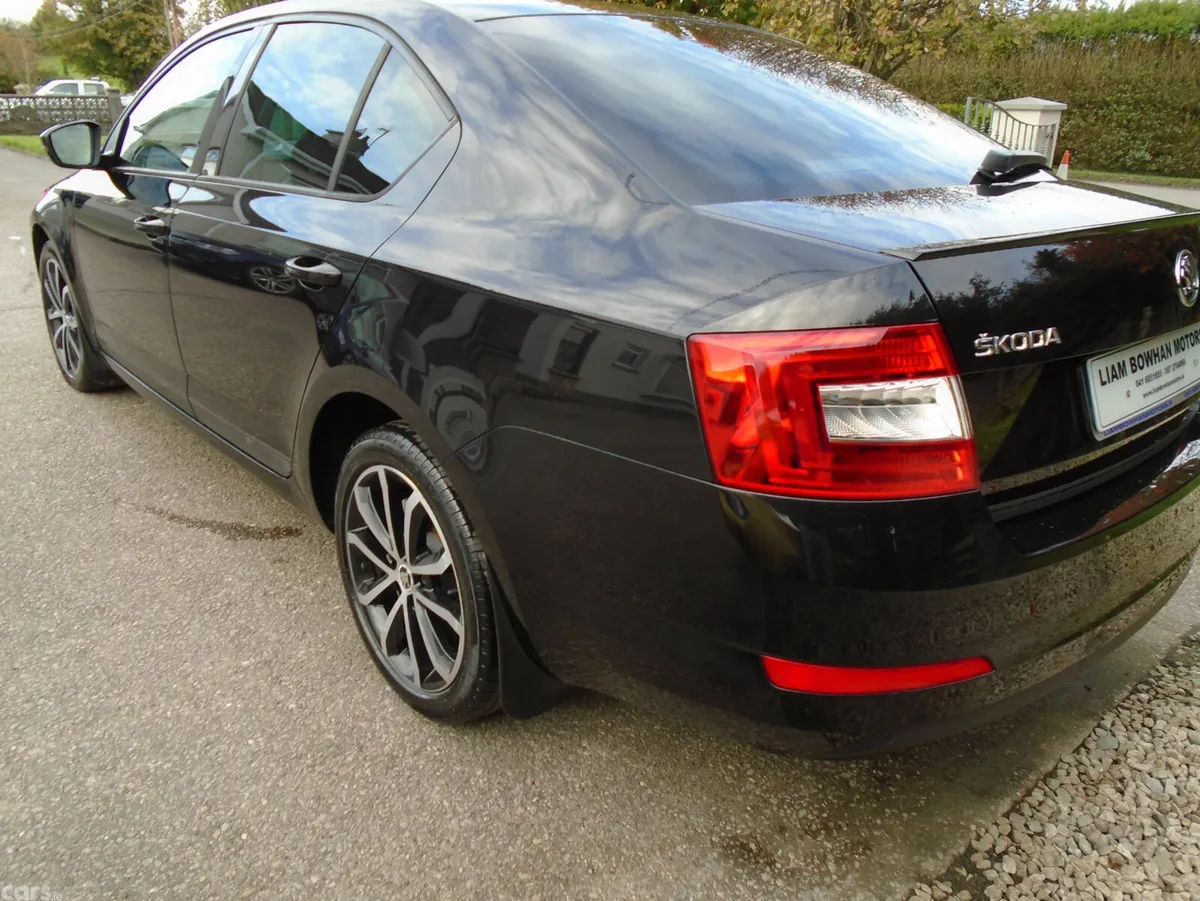 Skoda Octavia Saloon, Diesel, 2017, Black