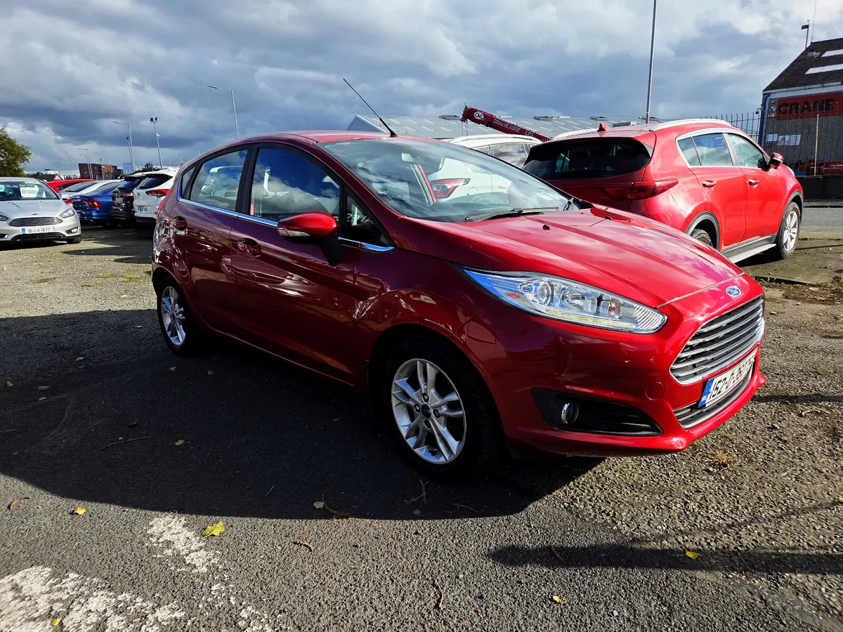 Ford Fiesta Hatchback, Petrol, 2015, Red